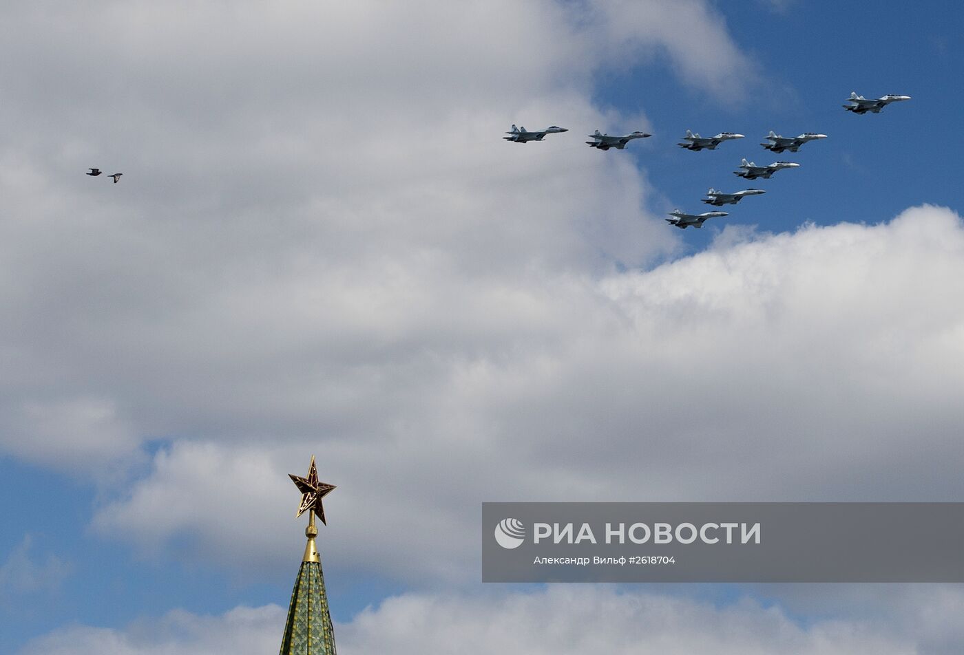 Репетиция воздушной части военного парада в Москве в ознаменование 70-летия Победы в Великой Отечественной войне 1941-1945 годов