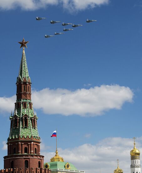 Репетиция воздушной части военного парада в Москве в ознаменование 70-летия Победы в Великой Отечественной войне 1941-1945 годов