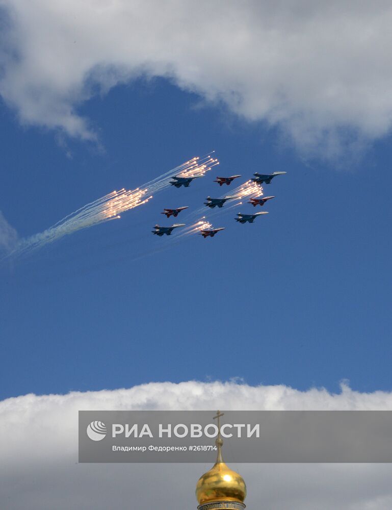 Репетиция воздушной части военного парада в Москве в ознаменование 70-летия Победы в Великой Отечественной войне 1941-1945 годов