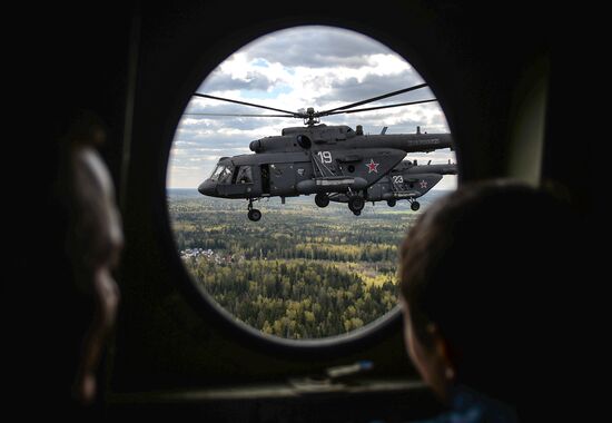 Репетиция воздушной части военного парада в Москве в ознаменование 70-летия Победы в Великой Отечественной войне 1941-1945 годов