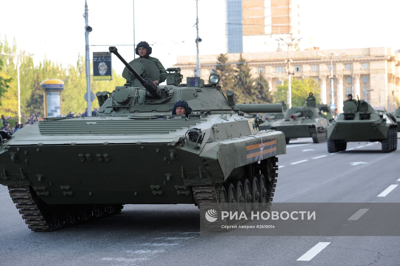 Репетиция парада Победы в Донецке