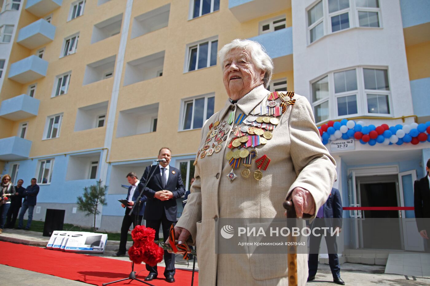 Ветеранам Крыма вручили ключи от новых квартир