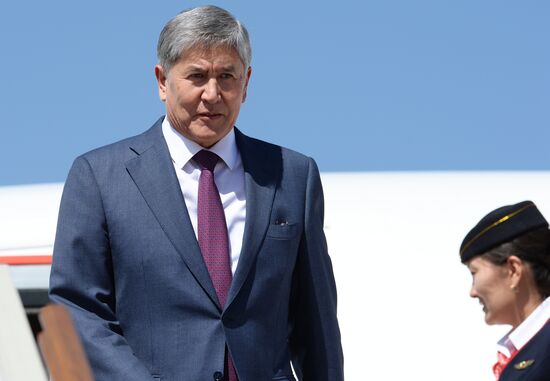 Прилет президента Киргизии Алмазбека Атамбаева в Москву