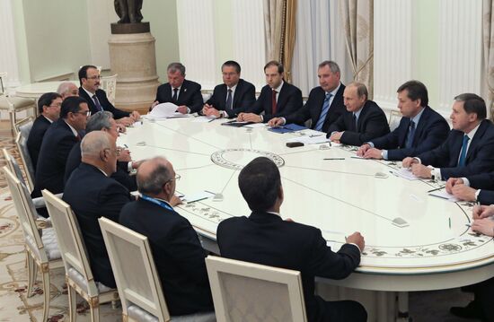 Президент России В.Путин провел встречу с председателем Государственного Совета Кубы Р.Кастро