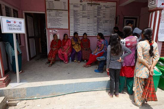 Российские медики оказывают помощь жителям Непала