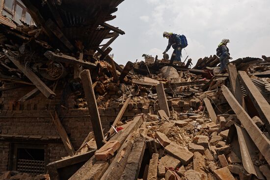 МЧС России участвует в поисково-спасательных работах в Непале