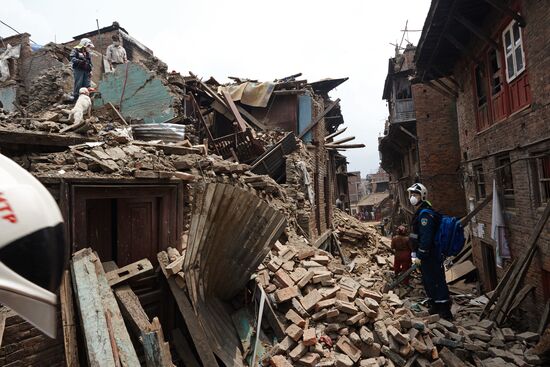 МЧС России участвует в поисково-спасательных работах в Непале