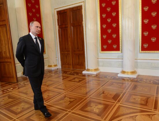 Церемония встречи президентом России В.Путиным глав иностранных делегаций и почетных гостей