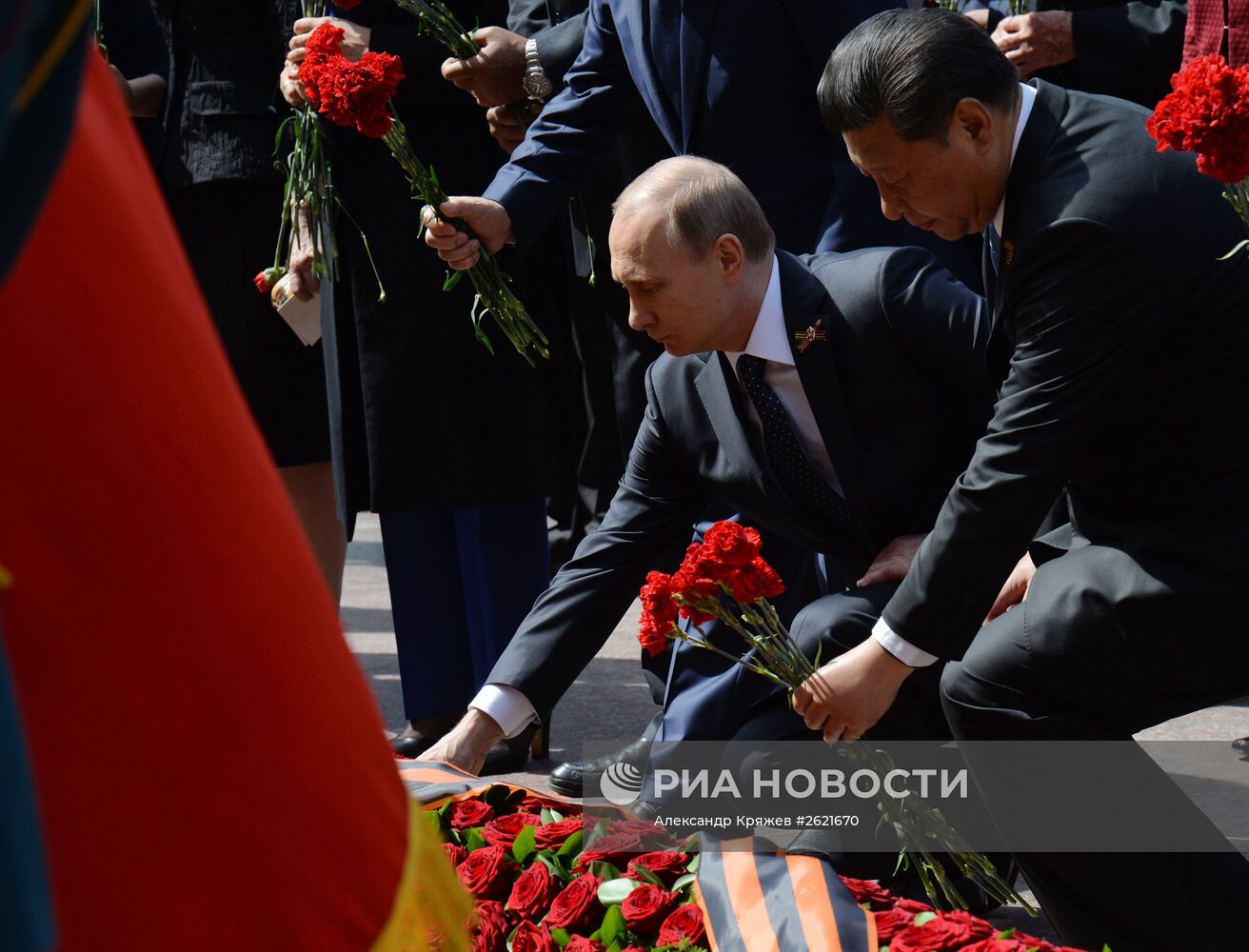 Церемония совместного возложения цветов к Могиле Неизвестного солдата