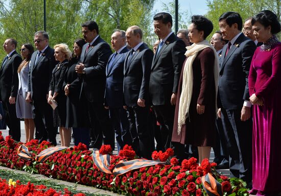 Церемония совместного возложения цветов к Могиле Неизвестного солдата