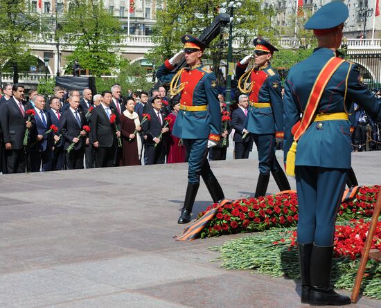 Церемония совместного возложения цветов к Могиле Неизвестного солдата