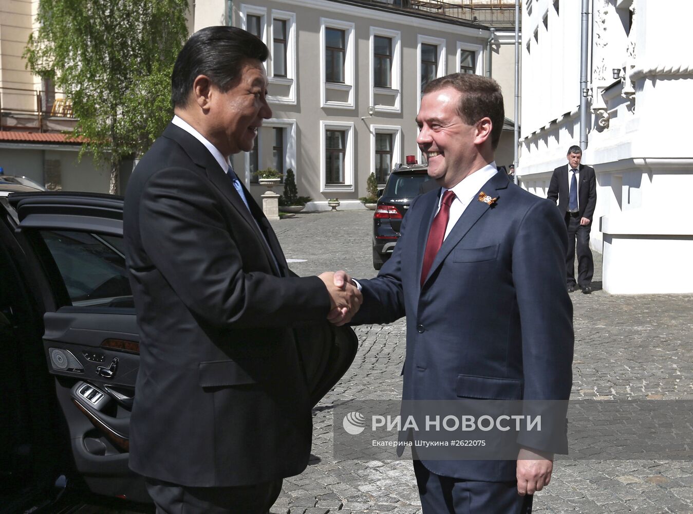 Премьер-министр РФ Д.Медведев встретился с председателем КНР Си Цзиньпинем