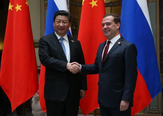 Премьер-министр РФ Д.Медведев встретился с председателем КНР Си Цзиньпинем