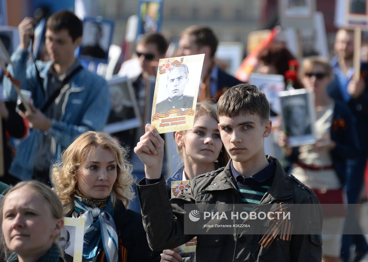 Шествие Региональной патриотической общественной организации "Бессмертный полк Москва" по Красной площади