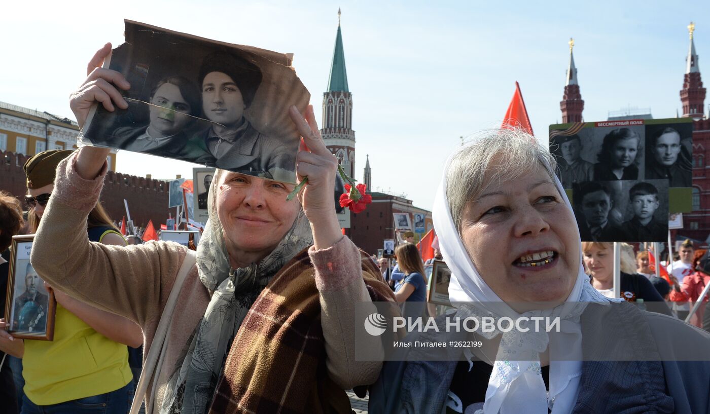 Шествие Региональной патриотической общественной организации "Бессмертный полк Москва" по Красной площади