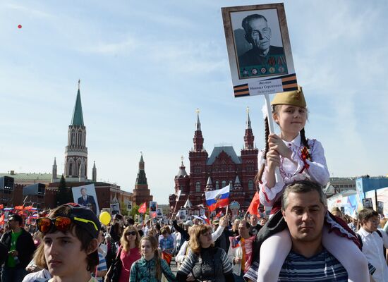 Шествие Региональной патриотической общественной организации "Бессмертный полк Москва" по Красной площади