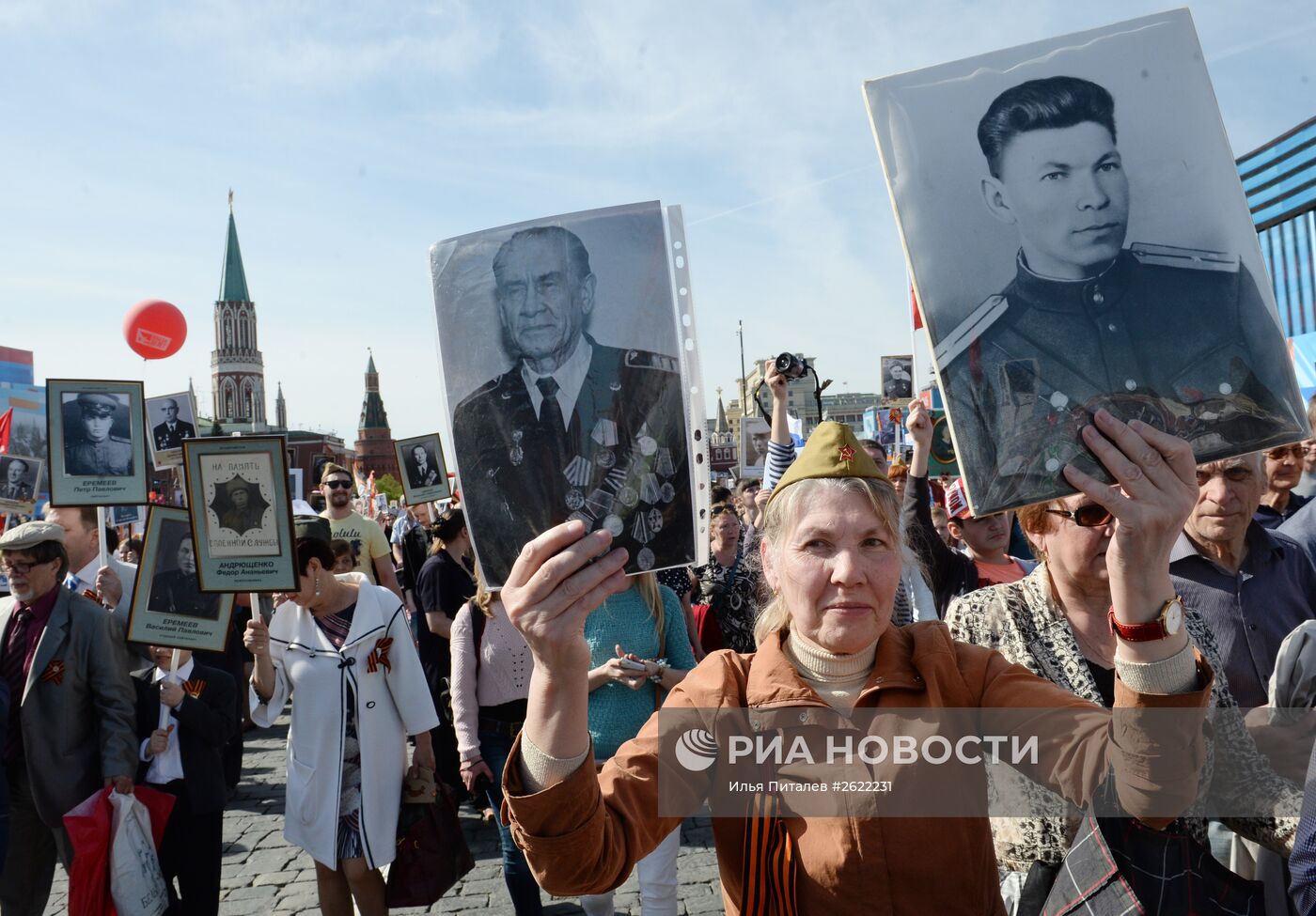 Шествие Региональной патриотической общественной организации "Бессмертный полк Москва" по Красной площади