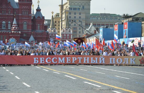 Бессмертный полк на красной площади 9 мая 2015