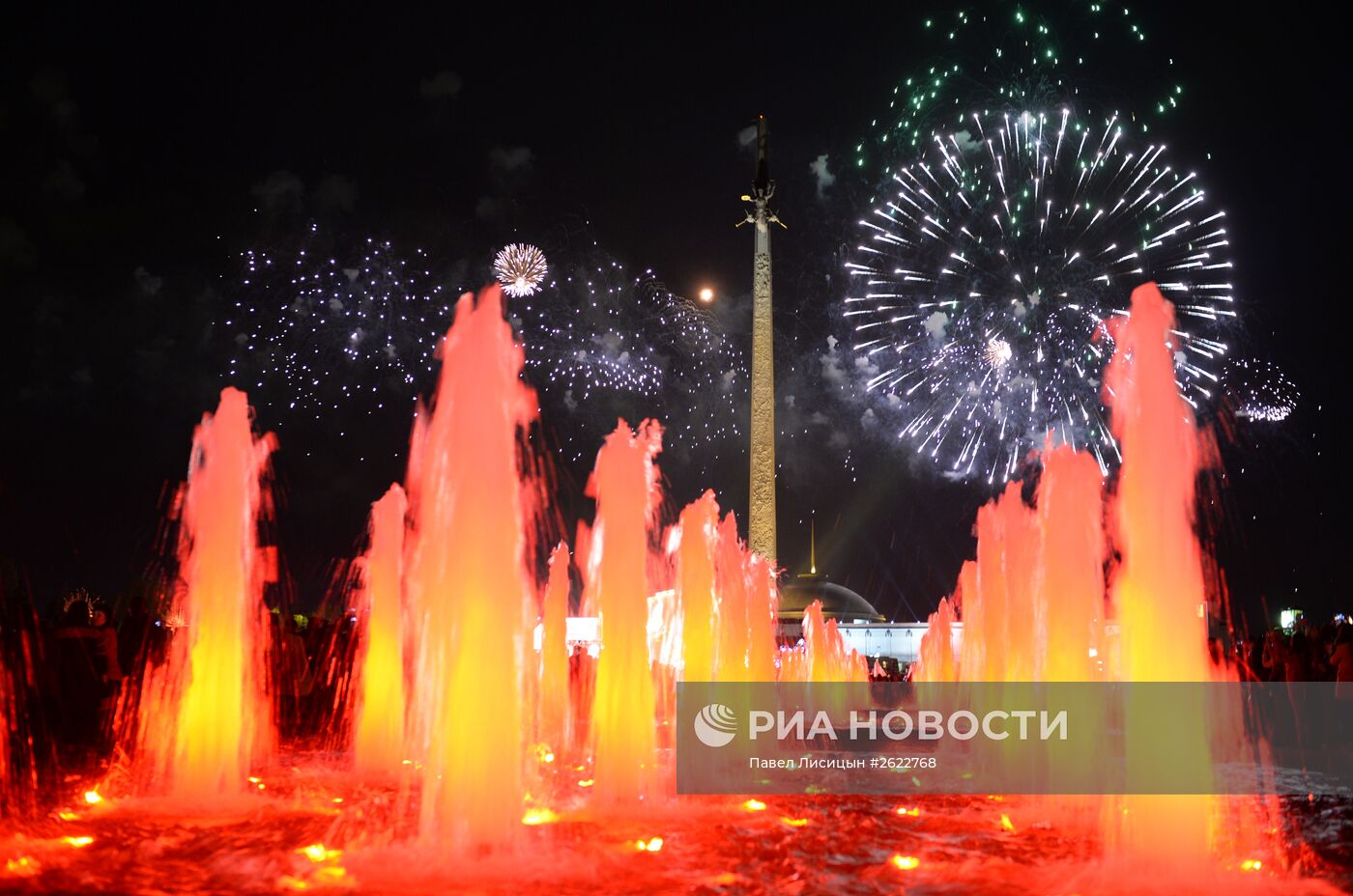 Праздничный салют в Москве в честь 70-летия Победы в Великой Отечественной войне 1941-1945 годов