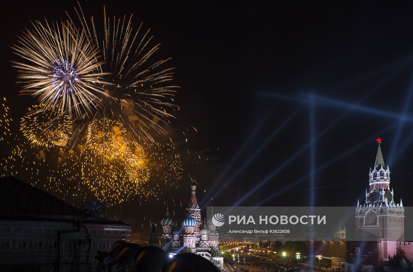 Праздничный салют в честь 70-летия Победы в Великой Отечественной войне 1941-1945 годов