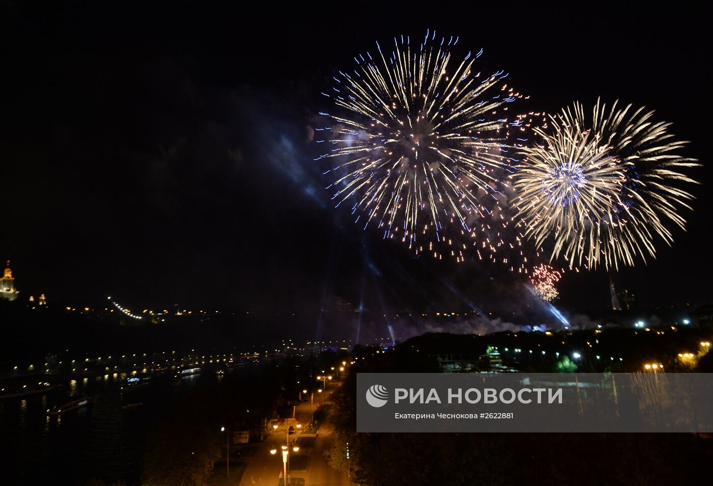 Праздничный салют в честь 70-летия Победы в Великой Отечественной войне 1941-1945 годов