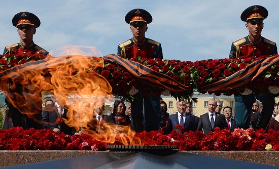 Церемония совместного возложения цветов к Могиле Неизвестного солдата