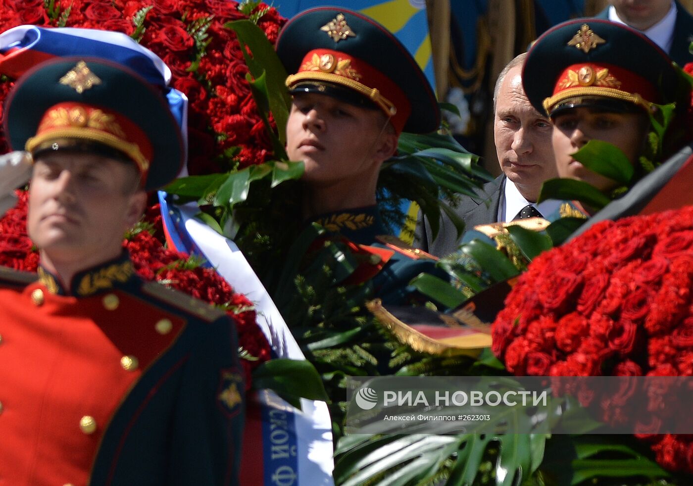 Церемония возложения цветов к Могиле Неизвестного солдата президентом РФ В.Путиным и канцлером Германии А.Меркель