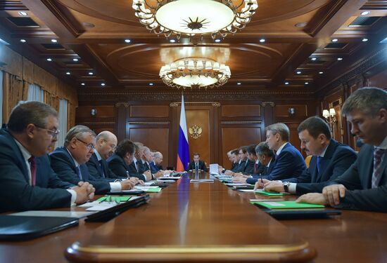 Премьер-министр РФ Д.Медведев провел совещание по ситуации в банковском секторе
