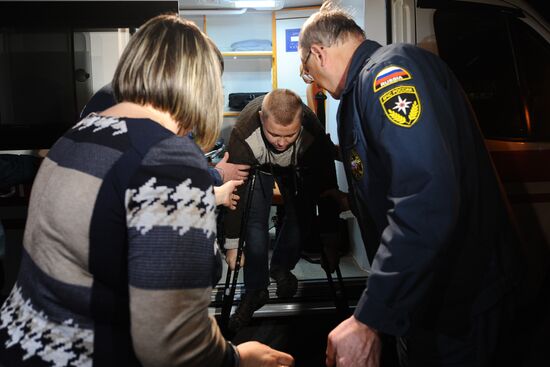 Самолет МЧС России доставит тяжелобольных детей из Донбасса на лечение в Москву