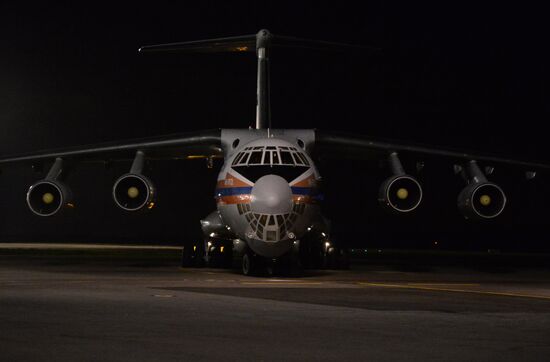 Самолет МЧС России доставил тяжелобольных детей из Донбасса на лечение в Москву