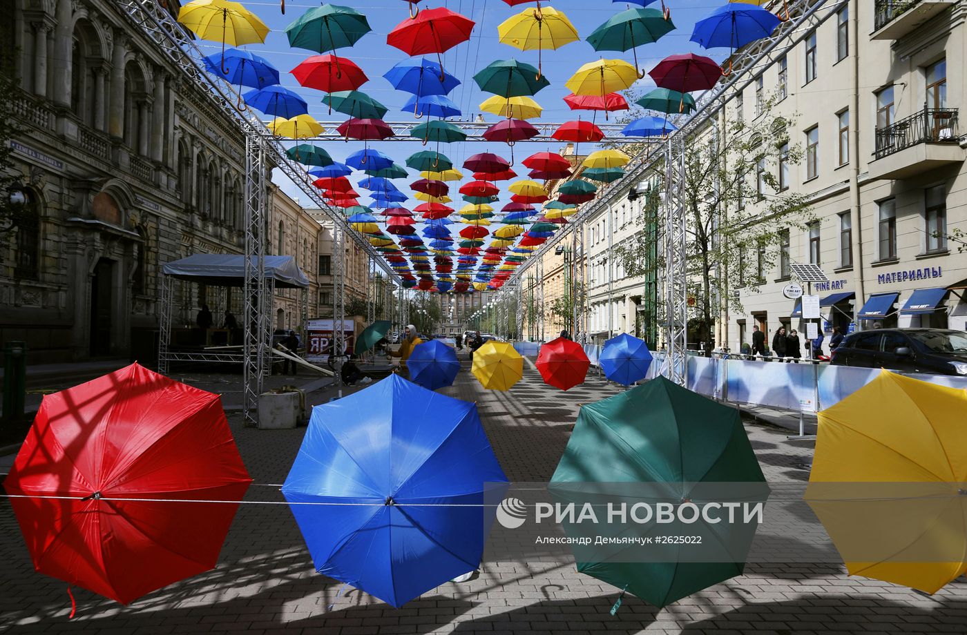 "Аллея парящих зонтиков" в Санкт-Петербурге