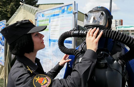 Акция "Служба по контракту в Вооруженных Силах России - твой выбор!" в Калининграде