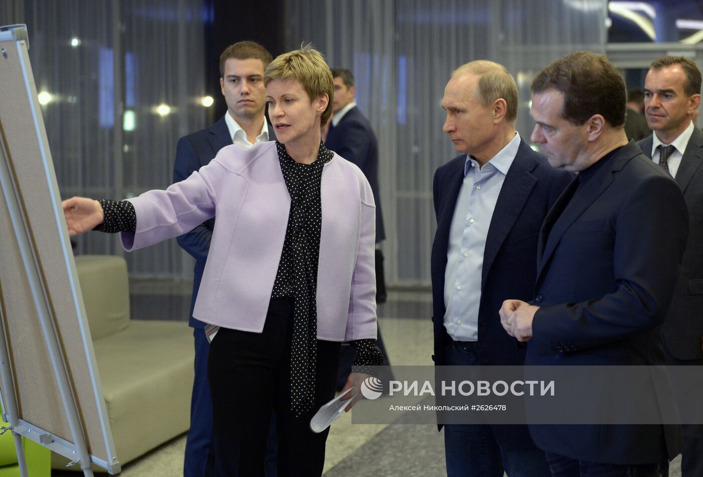 Президент РФ В.Путин и премьер-министр РФ Д.Медведев посетили в Сочи детский образовательный центр