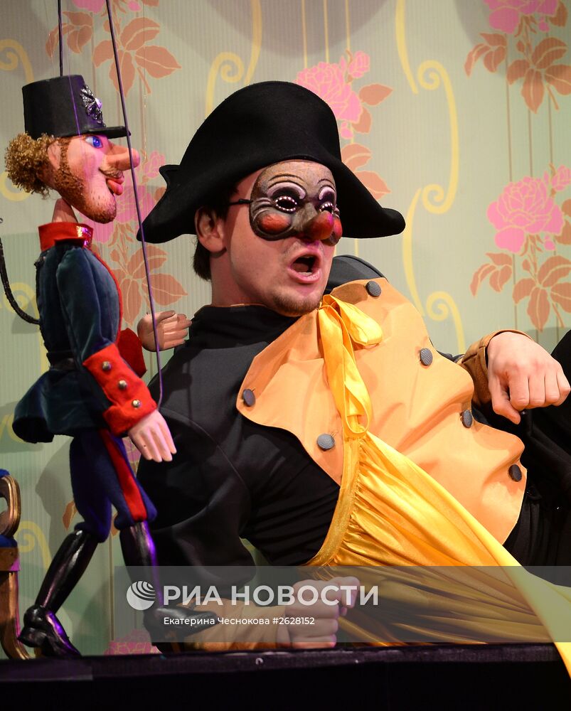 Премьера спектакля по сказке Г.Х. Андерсена "Огниво" в Московском театре кукол