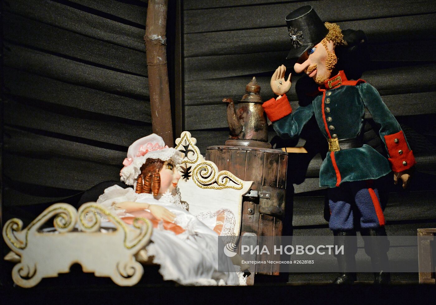 Премьера спектакля по сказке Г.Х. Андерсена "Огниво" в Московском театре кукол