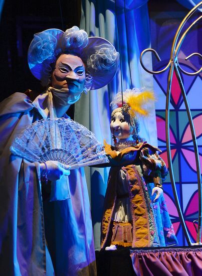 Премьера спектакля по сказке Г.Х. Андерсена "Огниво" в Московском театре кукол