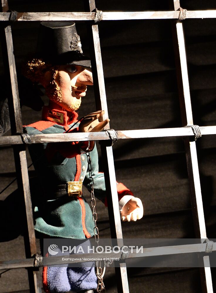 Премьера спектакля по сказке Г.Х. Андерсена "Огниво" в Московском театре кукол