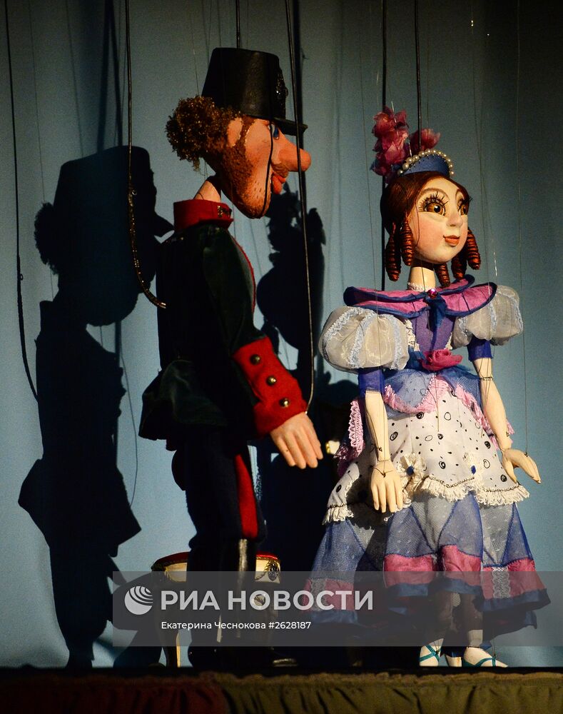 Премьера спектакля по сказке Г.Х. Андерсена "Огниво" в Московском театре кукол