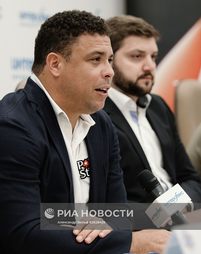 Пресс-конференция бывшего бразильского футболиста Роналдо