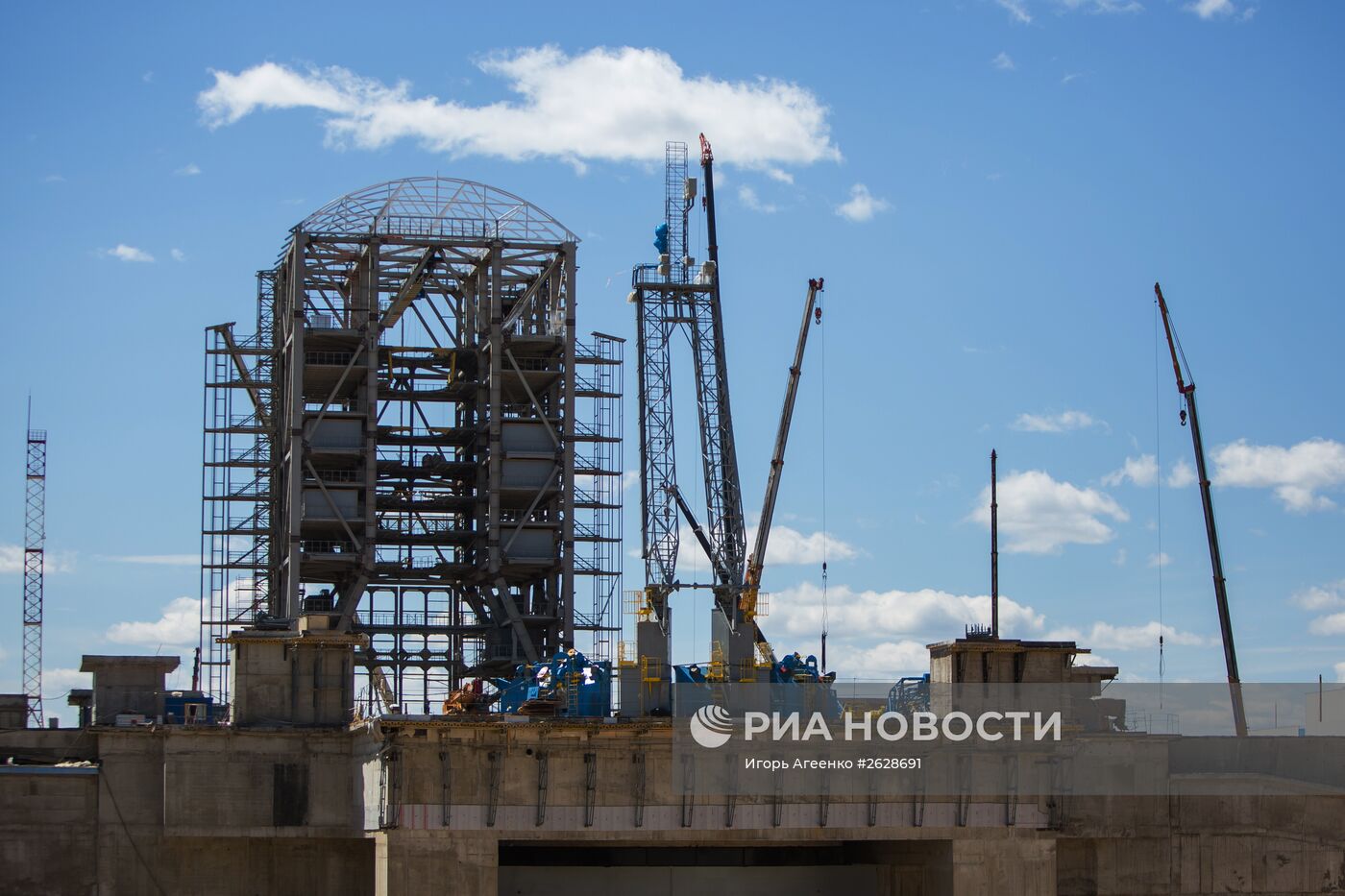 Монтаж оборудования на космодроме "Восточный" в Амурской области