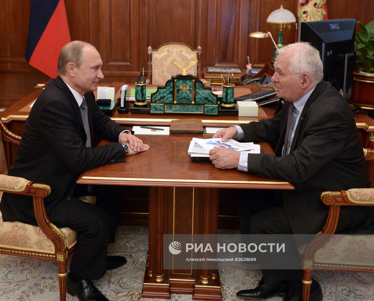 Президент России В.Путин встретился с президентом Национальной медицинской палаты Л.Рошалем