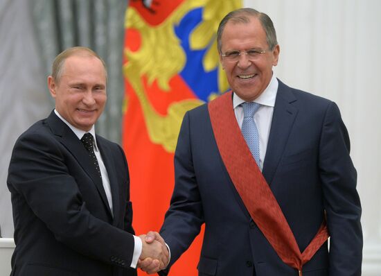 Президент РФ В.Путин вручил в Кремле государственные награды