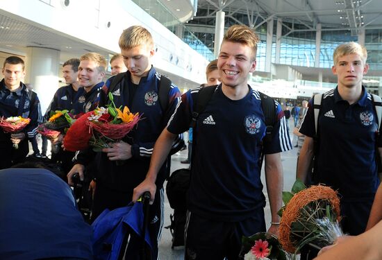 Прилет юношеской сборной России по футболу в Москву