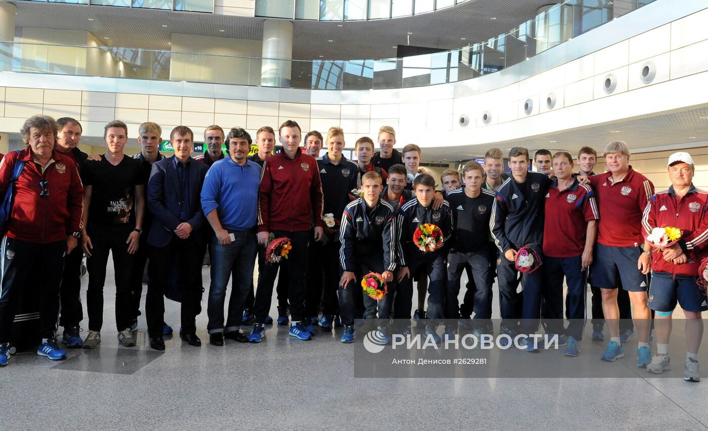 Прилет юношеской сборной России по футболу в Москву