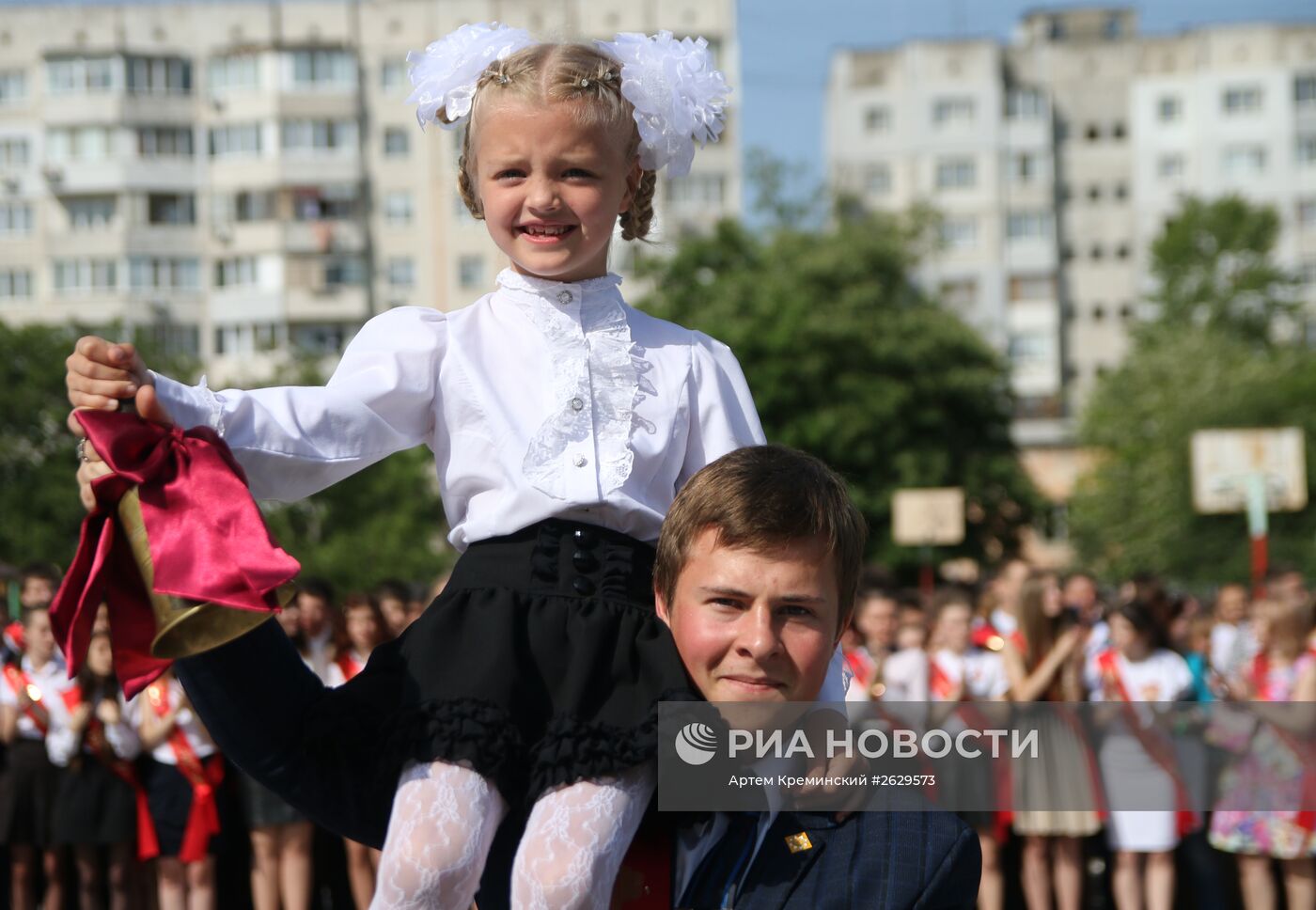 Праздник "Последний звонок" в школах России