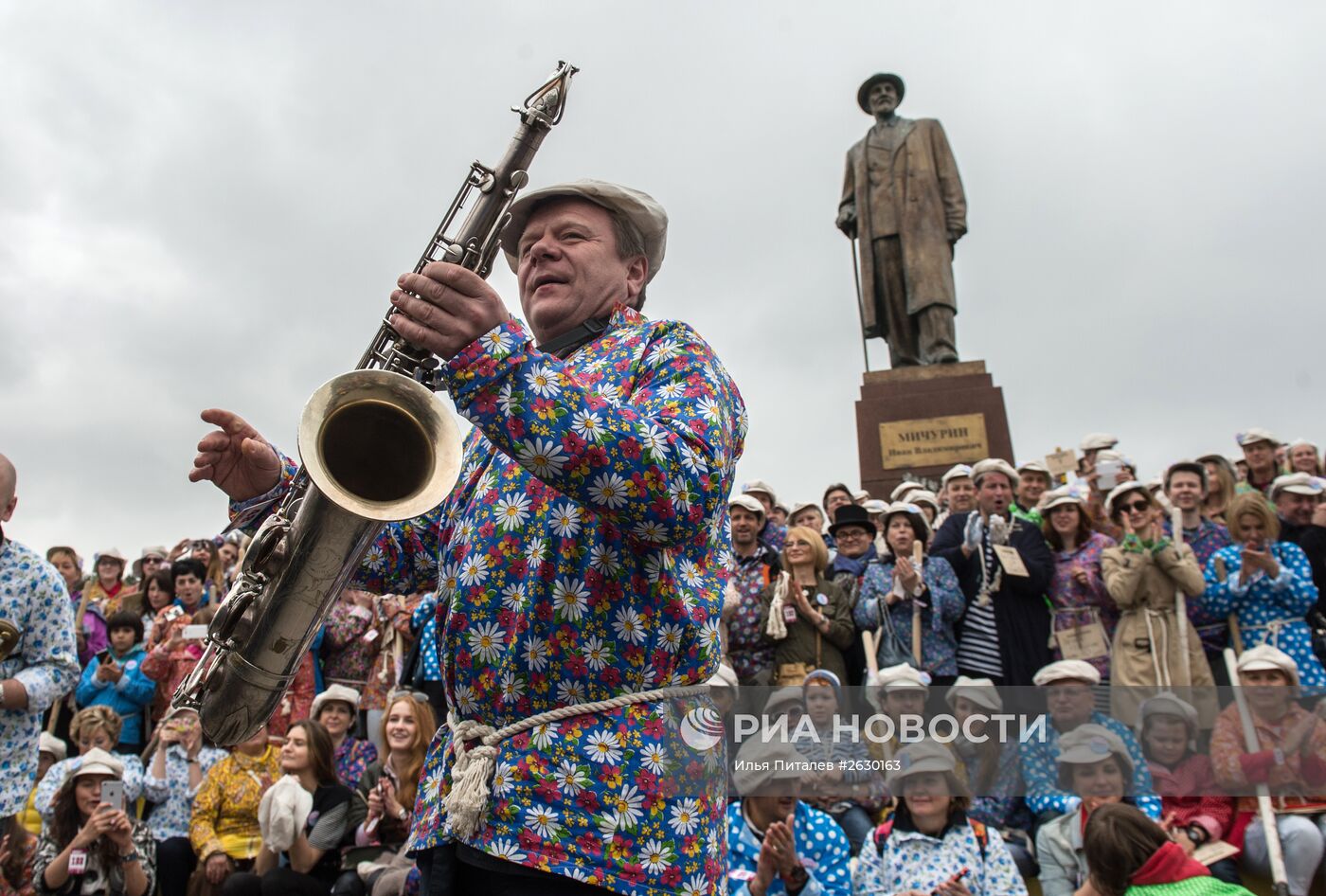 Посадка деревьев в рамках фестиваля "Черешневый лес" в Москве