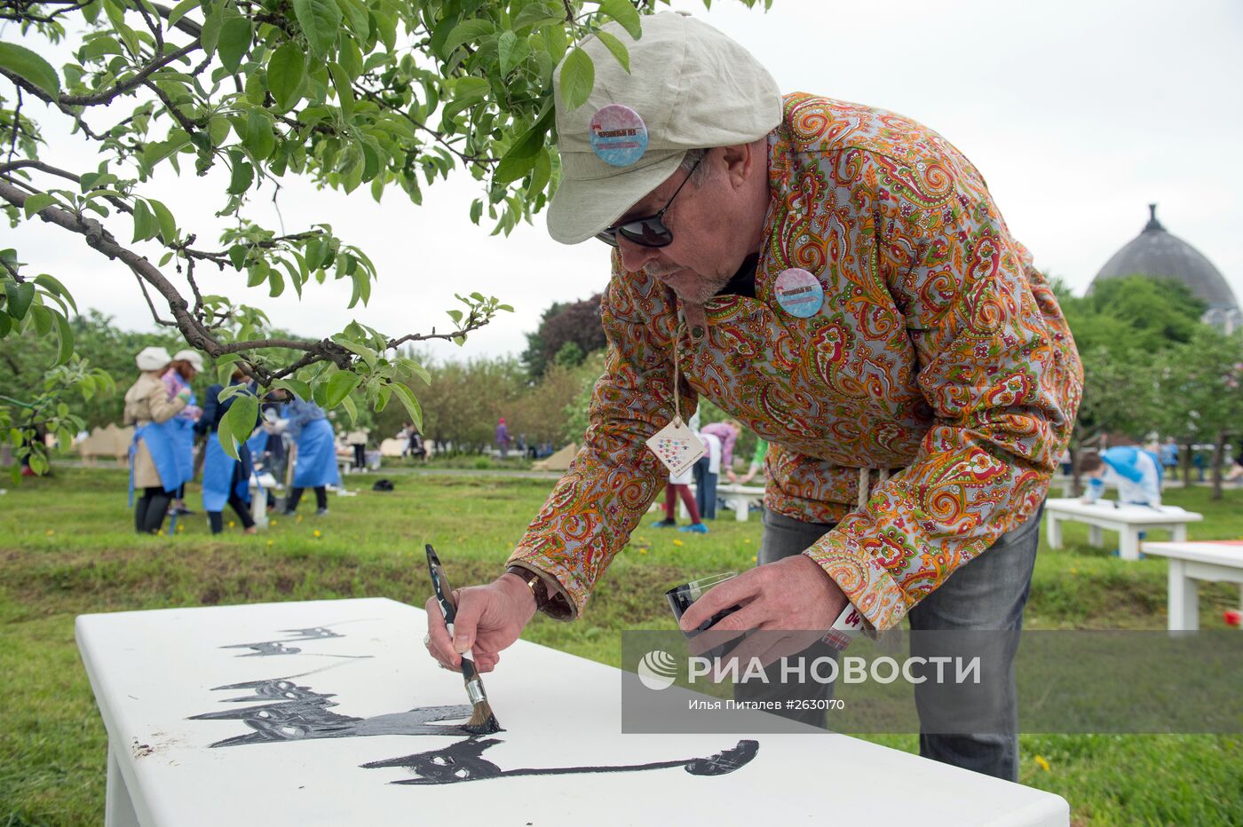 Посадка деревьев в рамках фестиваля "Черешневый лес" в Москве