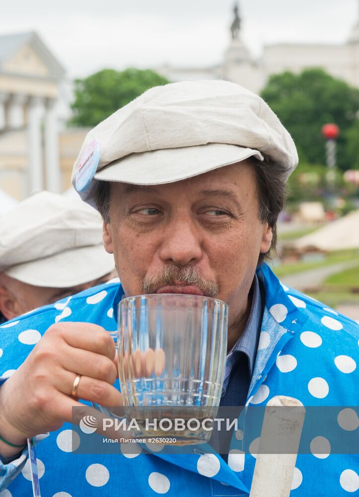 Посадка деревьев в рамках фестиваля "Черешневый лес" в Москве