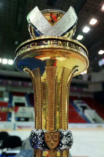 Церемония вручения медалей чемпионата КХЛ хоккеистам ЦСКА