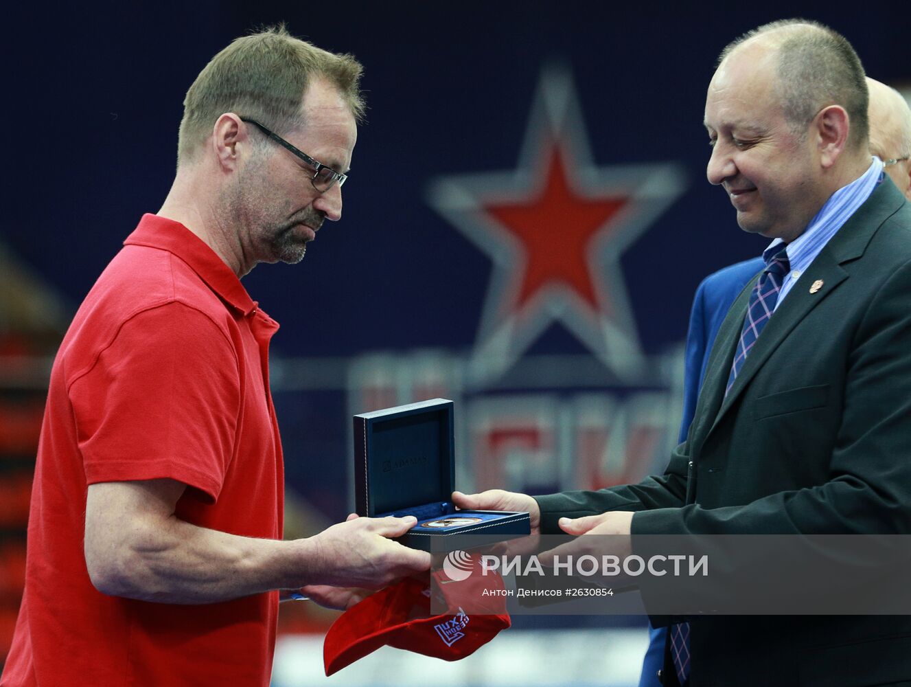 Церемония вручения медалей чемпионата КХЛ хоккеистам ЦСКА